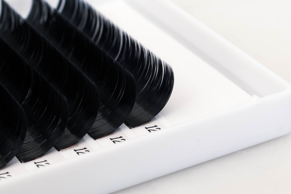 <h2>RUMOR VS SALON LASHES</h2>